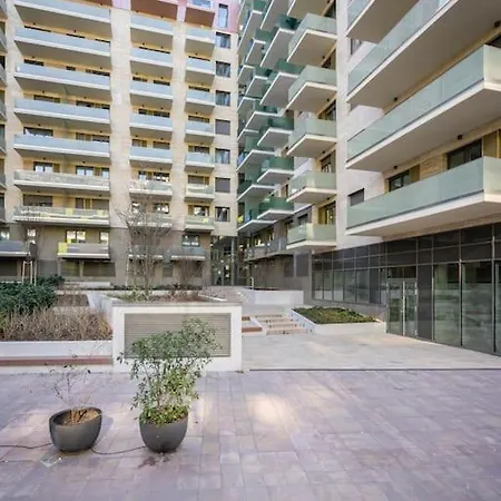 Oaks With Balcony Lägenhet