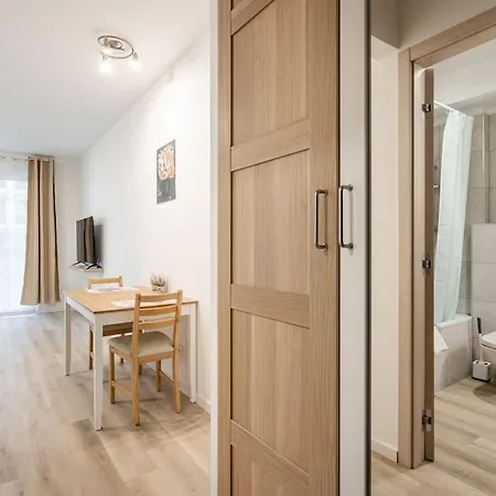 Oaks With Balcony شقة