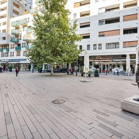 Oaks With Balcony شقة